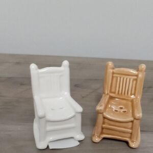 Cracker Barrel Salt & Pepper Set